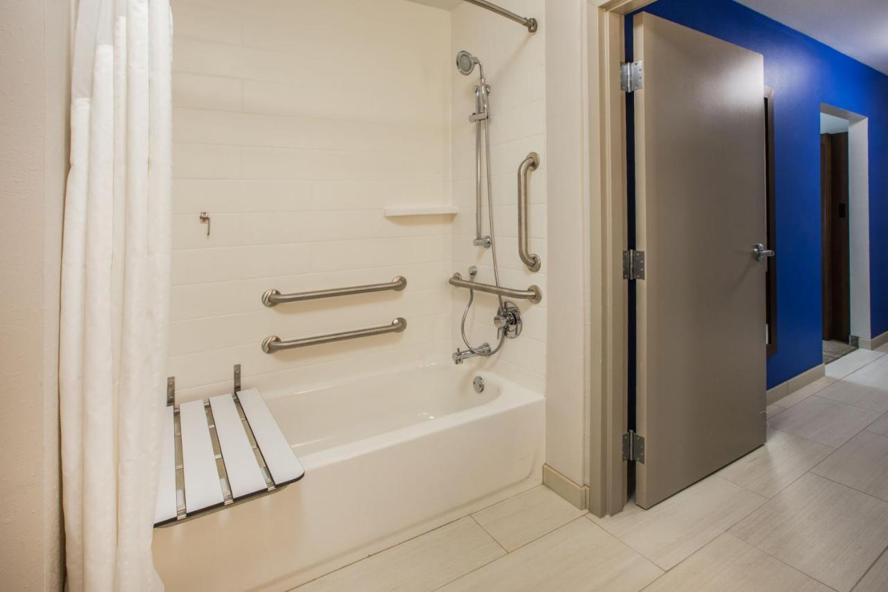 Holiday Inn Express - Blair By Ihg Екстер'єр фото