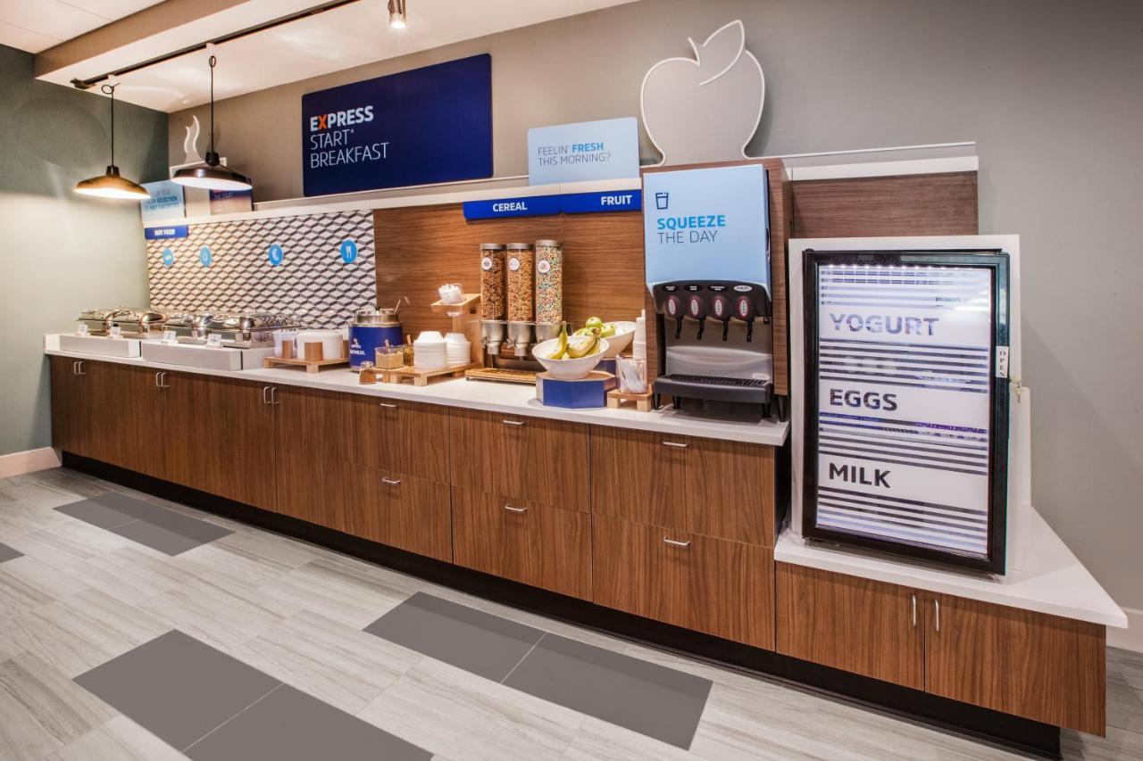 Holiday Inn Express - Blair By Ihg Екстер'єр фото