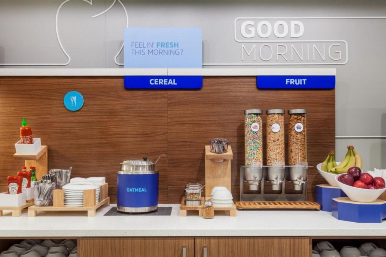 Holiday Inn Express - Blair By Ihg Екстер'єр фото